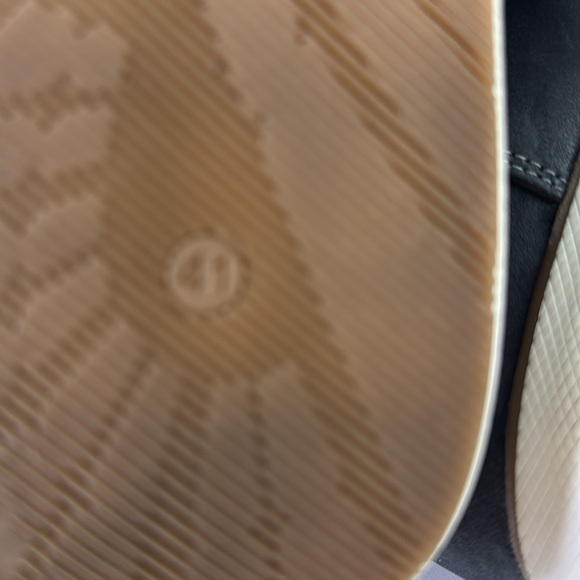 Florsheim Black Chukka Boots with Modern Design - Picture 9 of 14